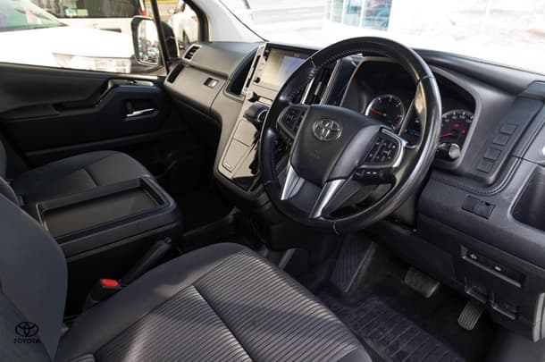 2020 Toyota Granvia Standard image 7