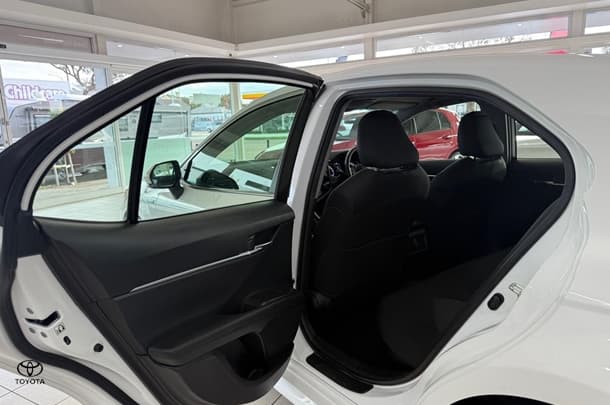 2023 Toyota Camry Hybrid Ascent image 11