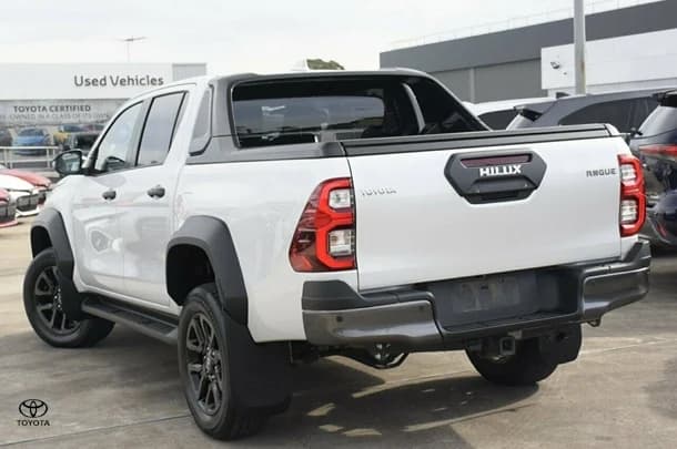 2023 Toyota Hilux 4x4 Rogue image 3