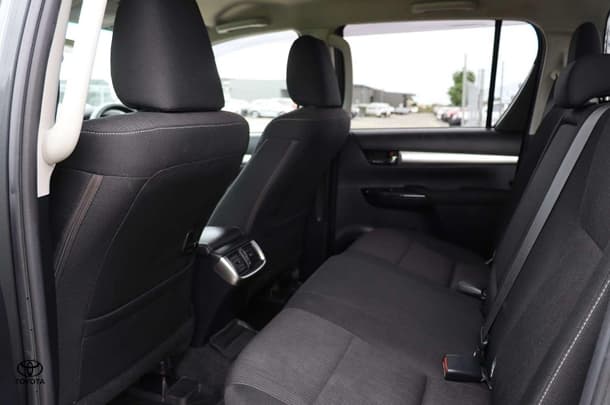 2020 Toyota Hilux 4x4 SR5 image 22