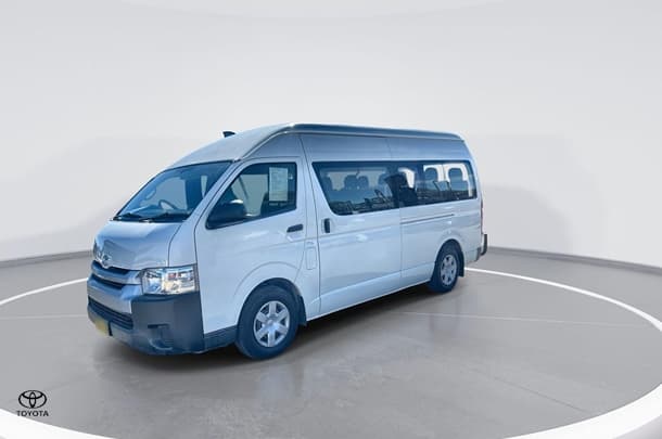 2017 Toyota Hiace SLWB image 4