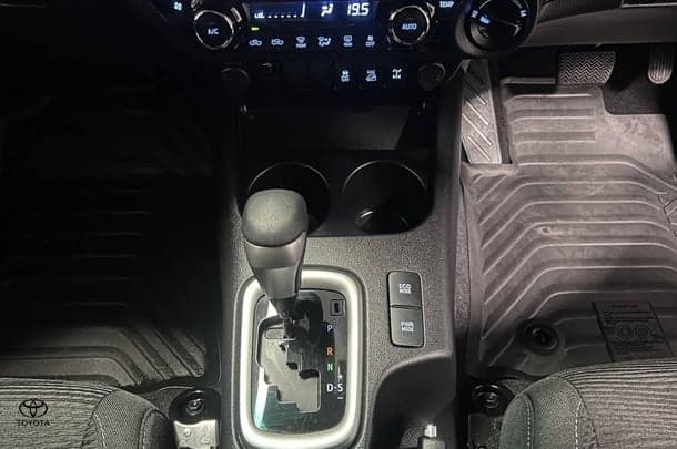 2020 Toyota Hilux SR5 image 19