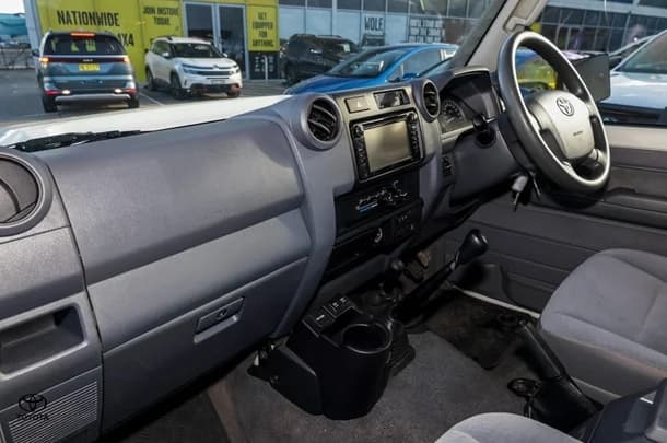 2020 Toyota LC MILITARY GXL image 7