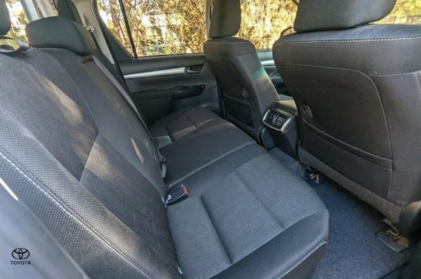 2023 Toyota Hilux 4x4 SR5 image 11