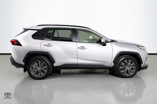 2022 Toyota RAV4 GXL image 10
