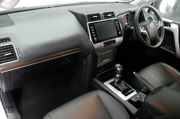2023 Toyota Prado VX image 18
