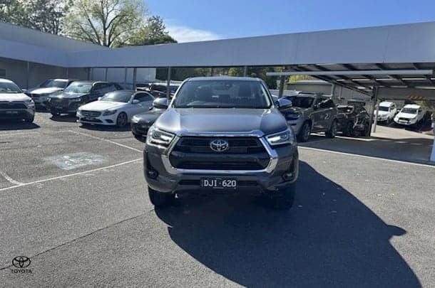 2022 Toyota Hilux SR5 image 2