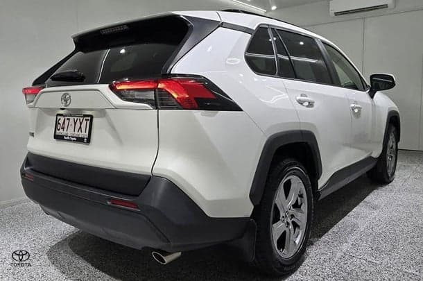 2019 Toyota RAV4 GXL-2WD image 3