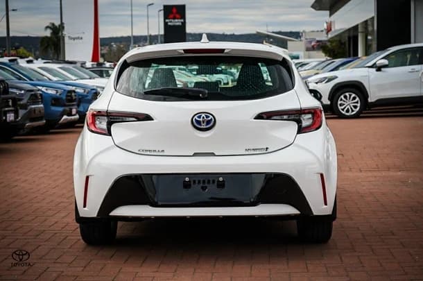 2024 Toyota Corolla Hatch Hybrid Ascent Sport image 7