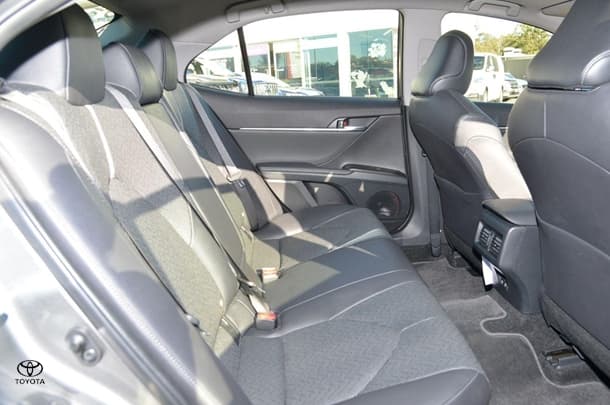 2021 Toyota Camry Hybrid SL image 9