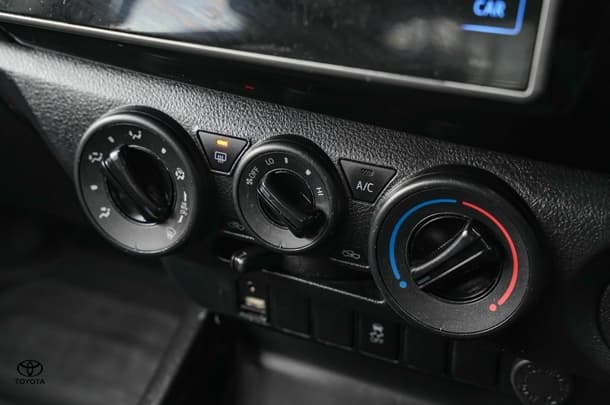2019 Toyota HILUX Workmate image 14