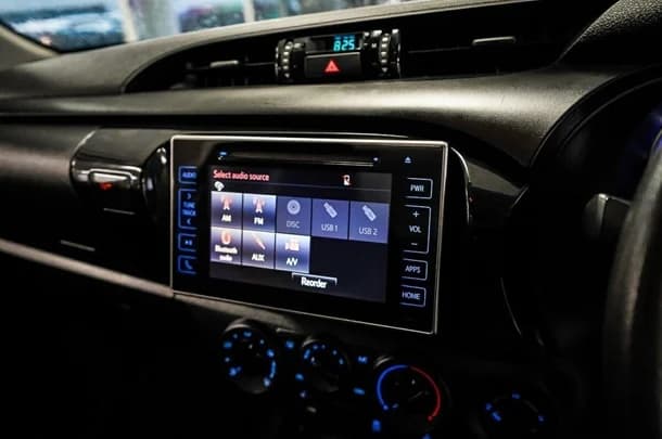 2019 Toyota Hilux 4x4 SR image 22