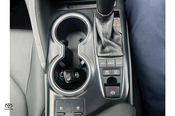 2019 Toyota Camry SL image 17