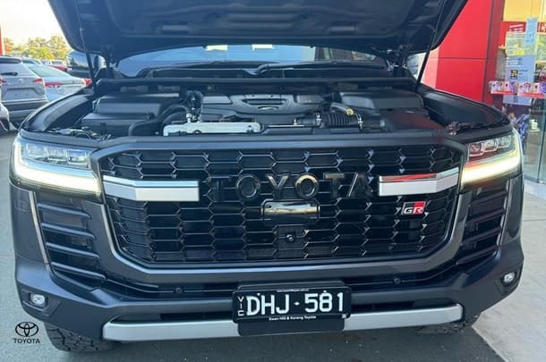 2021 Toyota Landcruiser GR-S image 10