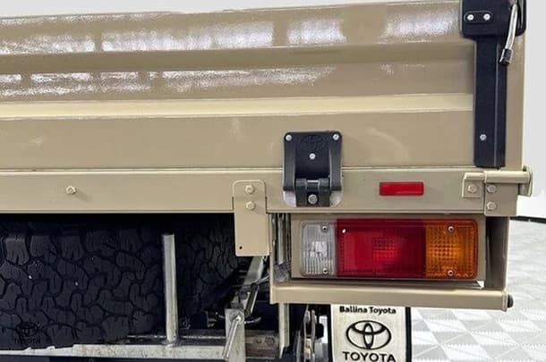 2021 Toyota LANDCRUISER MILITARY GXL image 8