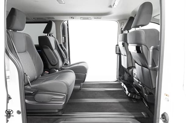 2022 Toyota Granvia Standard image 16
