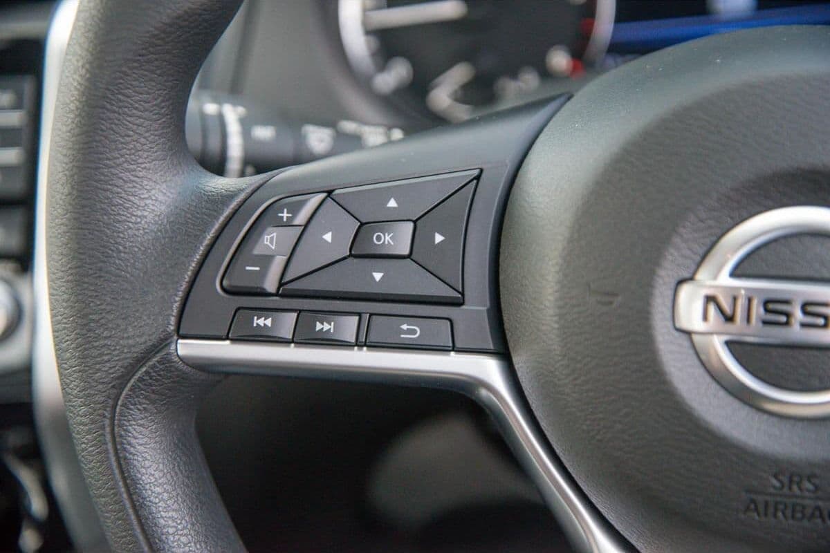 2025 Nissan Navara SL D23 Manual 4x4 MY24 image 10