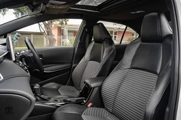 2020 Toyota COROLLA ZR image 17