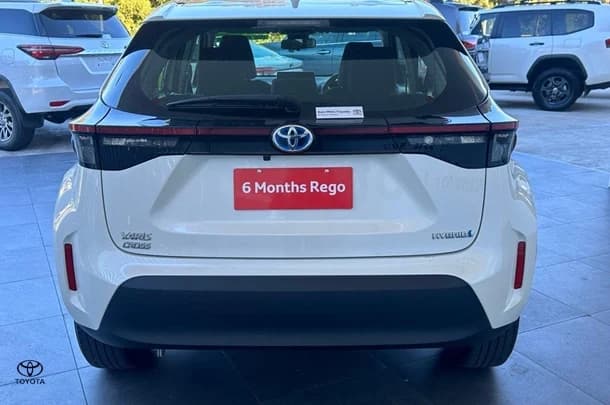 2022 Toyota Yaris Cross Hybrid GX image 6