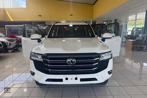 2023 Toyota Landcruiser GXL image 10
