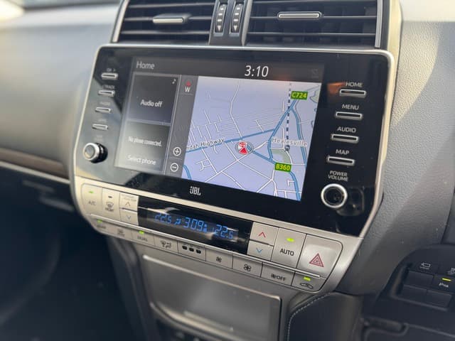 2021 Toyota Prado VX image 11