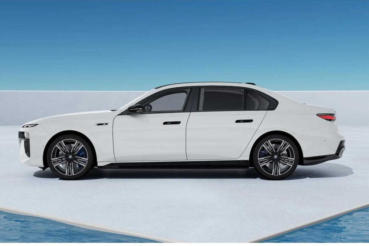 2025 BMW i7 M70 xDrive G70 Auto AWD image 4