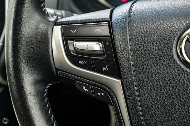 2023 Toyota Prado GXL image 10