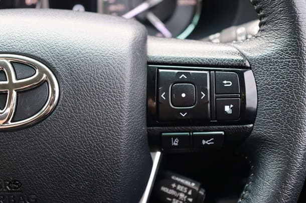 2022 Toyota Hilux 4x4 SR5 image 25
