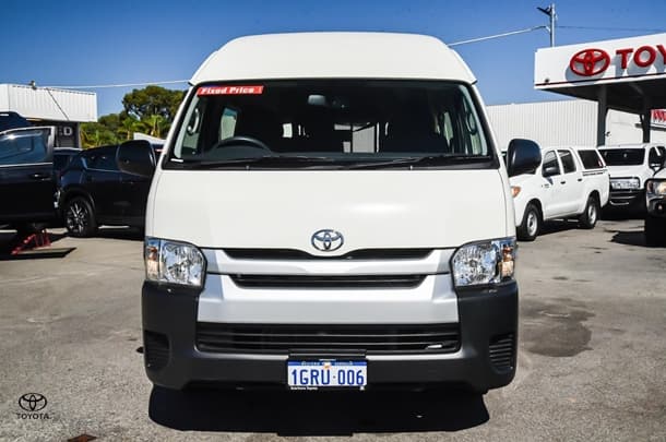 2018 Toyota Hiace SLWB image 4