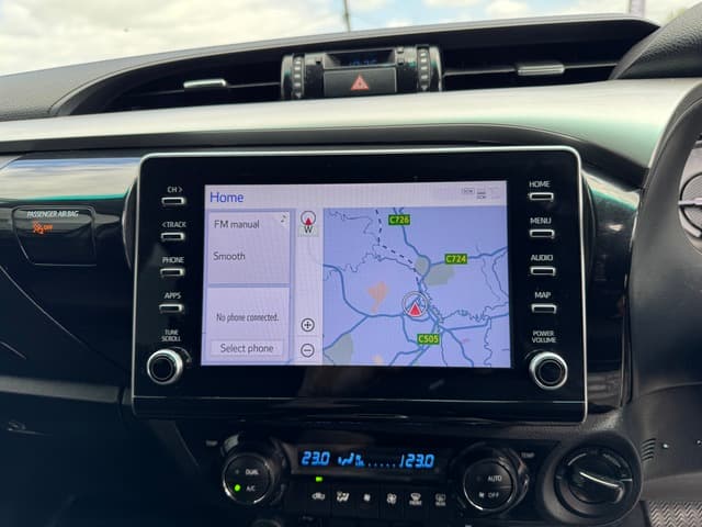 2022 Toyota Hilux SR5 image 14