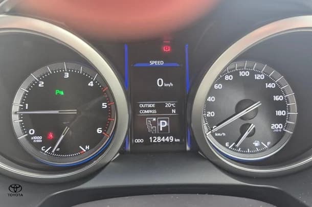 2017 Toyota Prado VX image 16