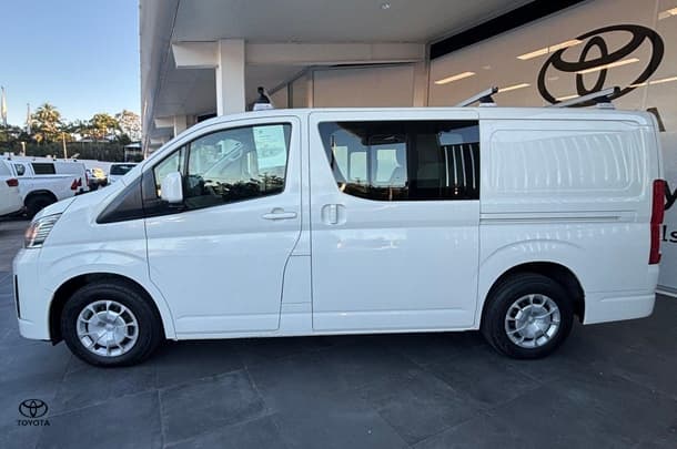 2020 Toyota Hiace LWB image 8