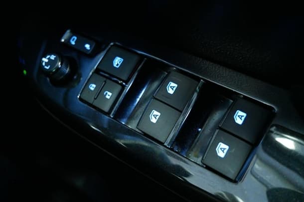 2024 Toyota Hilux 4x4 SR5 image 20