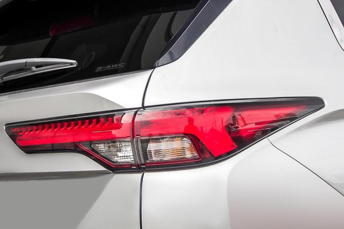 2025 Mitsubishi Outlander Exceed Tourer ZM Auto AWD MY24 image 18