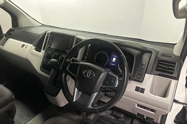 2020 Toyota Hiace LWB image 10