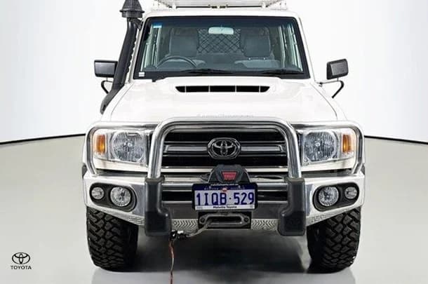 2021 Toyota LANDCRUISER MILITARY GXL image 2