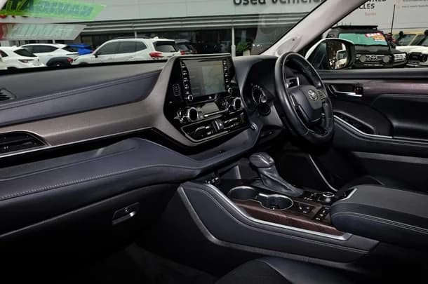 2021 Toyota KLUGER AWD GRANDE image 8