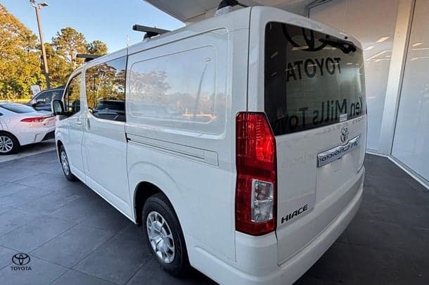 2020 Toyota Hiace LWB image 7