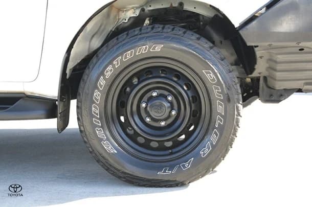 2021 Toyota Hilux SR image 10