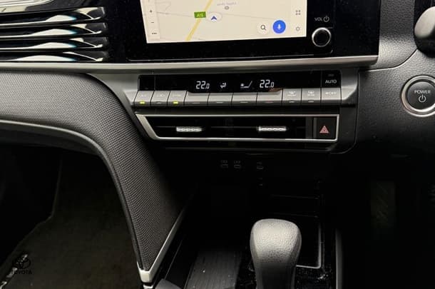 2024 Toyota Camry Hybrid Ascent image 9