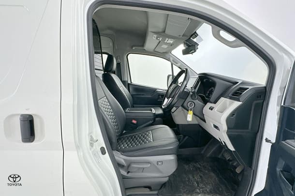 2022 Toyota Hiace SLWB image 15