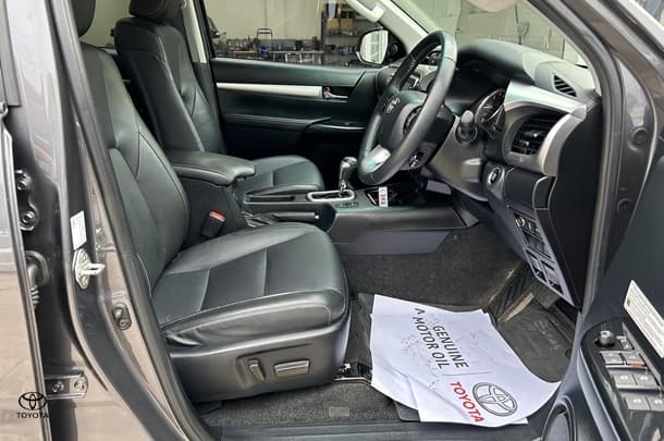 2022 Toyota Hilux 4x4 SR5 image 34