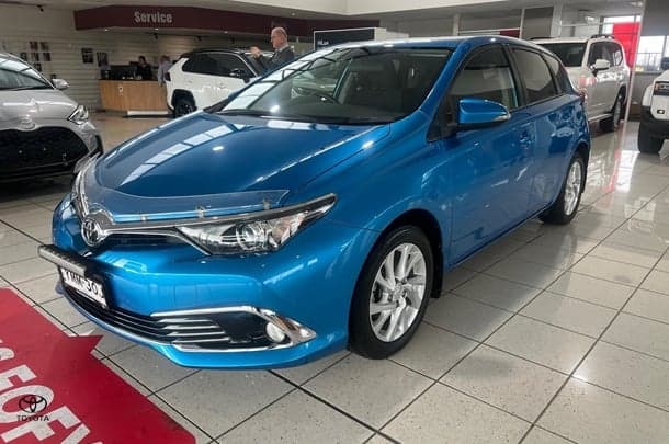 2017 Toyota COROLLA Ascent Sport image 2