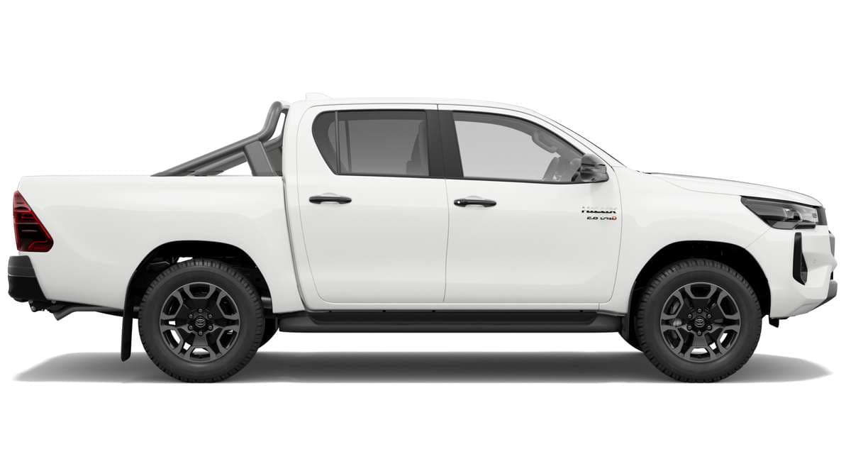2024 Toyota Hilux 4x4 SR5 48V Double-Cab Pick-Up image 2