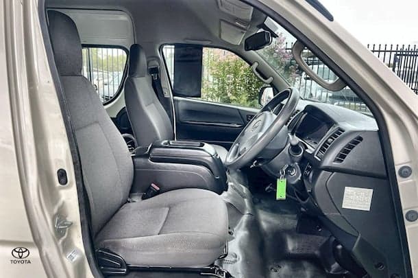 2017 Toyota Hiace SLWB image 11