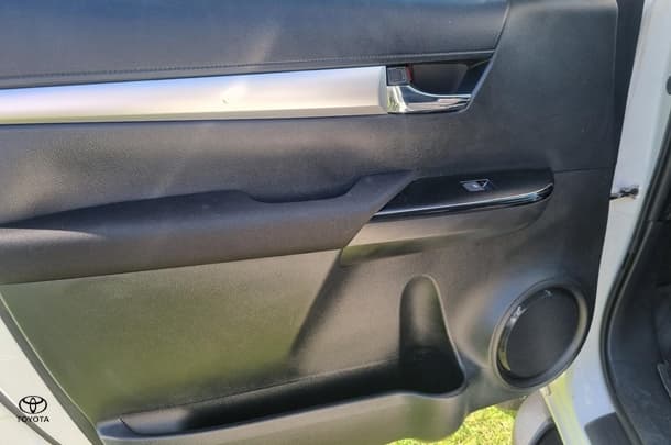 2020 Toyota Hilux 4x4 SR5 image 8