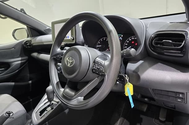 2024 Toyota Yaris Ascent Sport image 12
