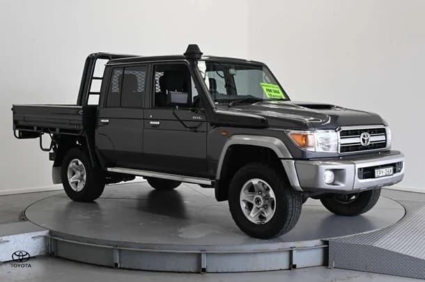 2021 Toyota LC Military GXL image 3