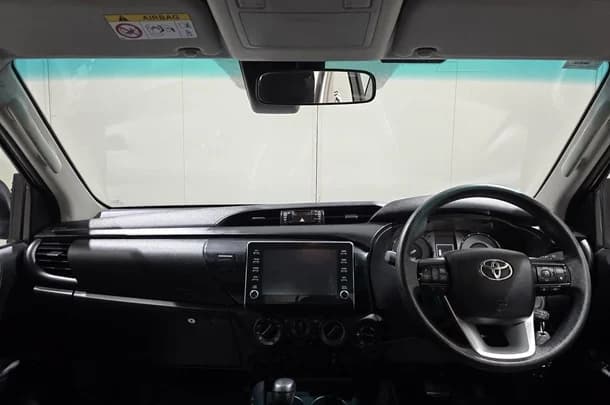 2021 Toyota Hilux SR image 12