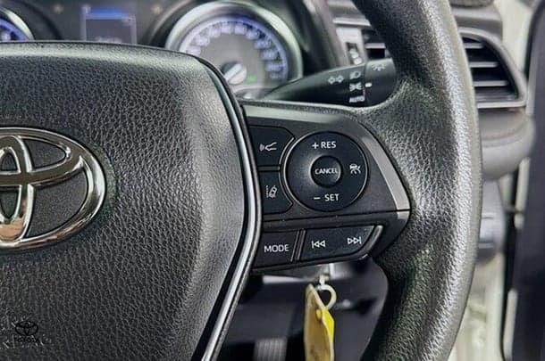 2019 Toyota Camry Ascent image 16